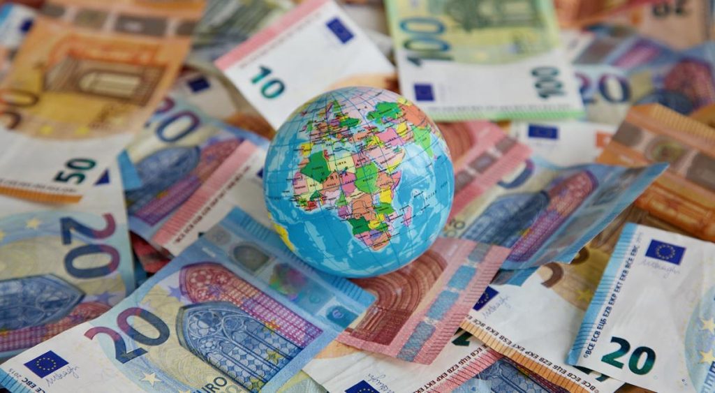 Illustration de l'article : L’aide au développement, instrument d’émancipation ou de contrôle des pays africains ?