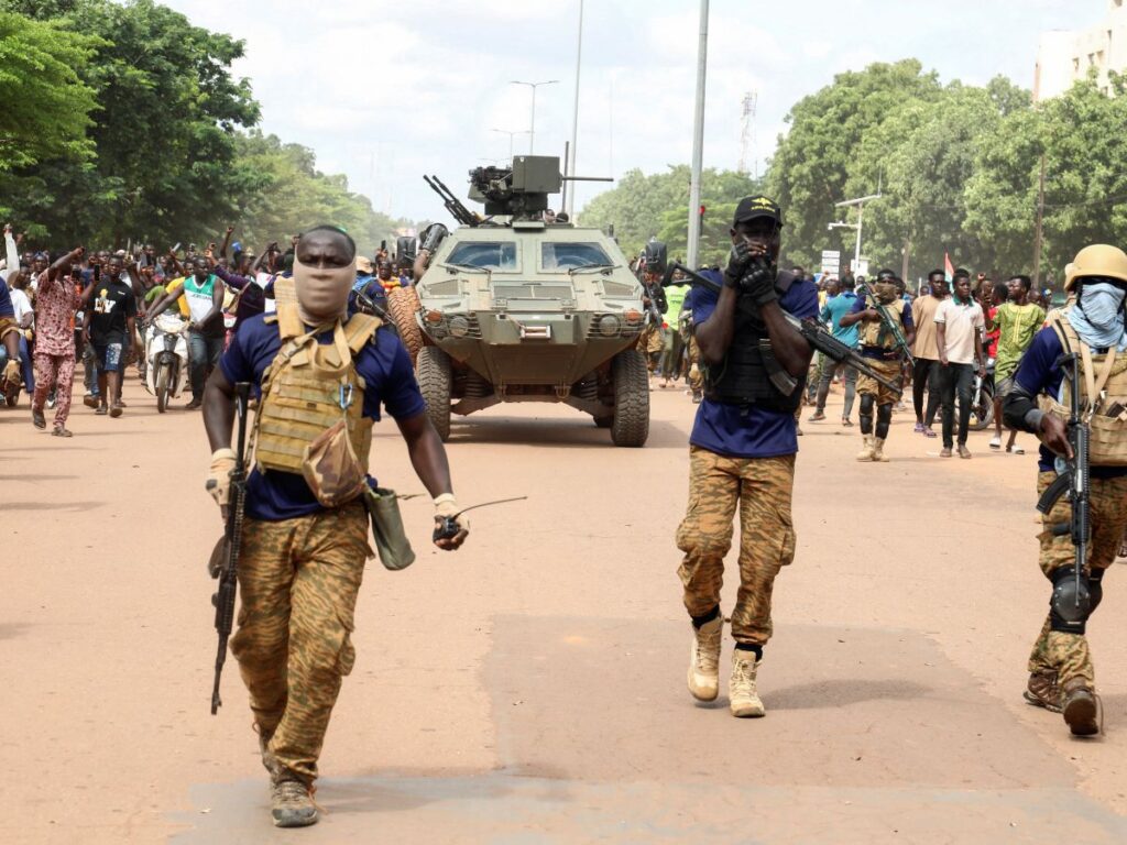 Illustration de l'article : Afrique : des transitions démocratiques aux transitions militaires