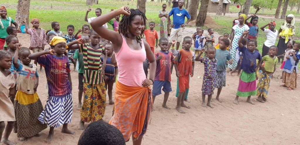 Illustration de l'article : “Quand je danse : je me sens libre et puissante, j’ai le pouvoir de changer les choses”, portrait de la danseuse contemporaine Bibata Ibrahim Maïga
